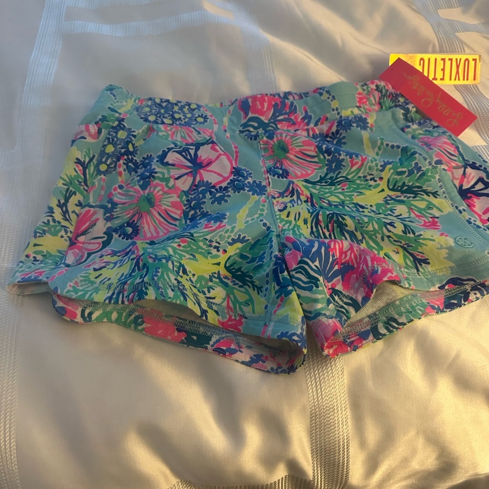 New With Tags
Lily Pulitzer Shorts
Size X Small